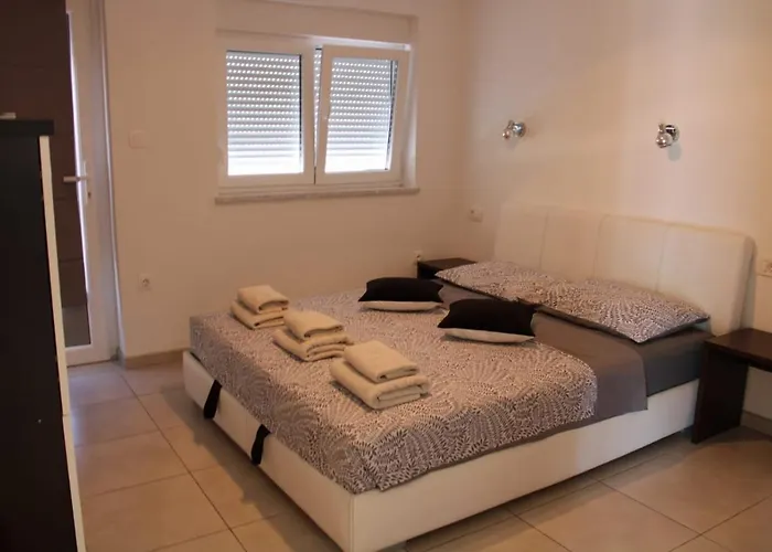 Appartement Ines 2 *